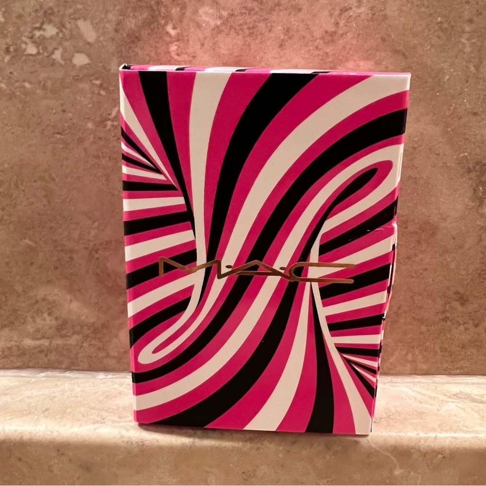 MAC Hypnotizing Holiday Sprinkle Of Magic Mini Glitter Kit - Picture 8 of 8